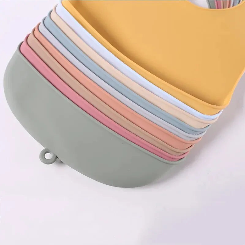 Bavoir silicone lavable enfant sur fond blanc vue 4