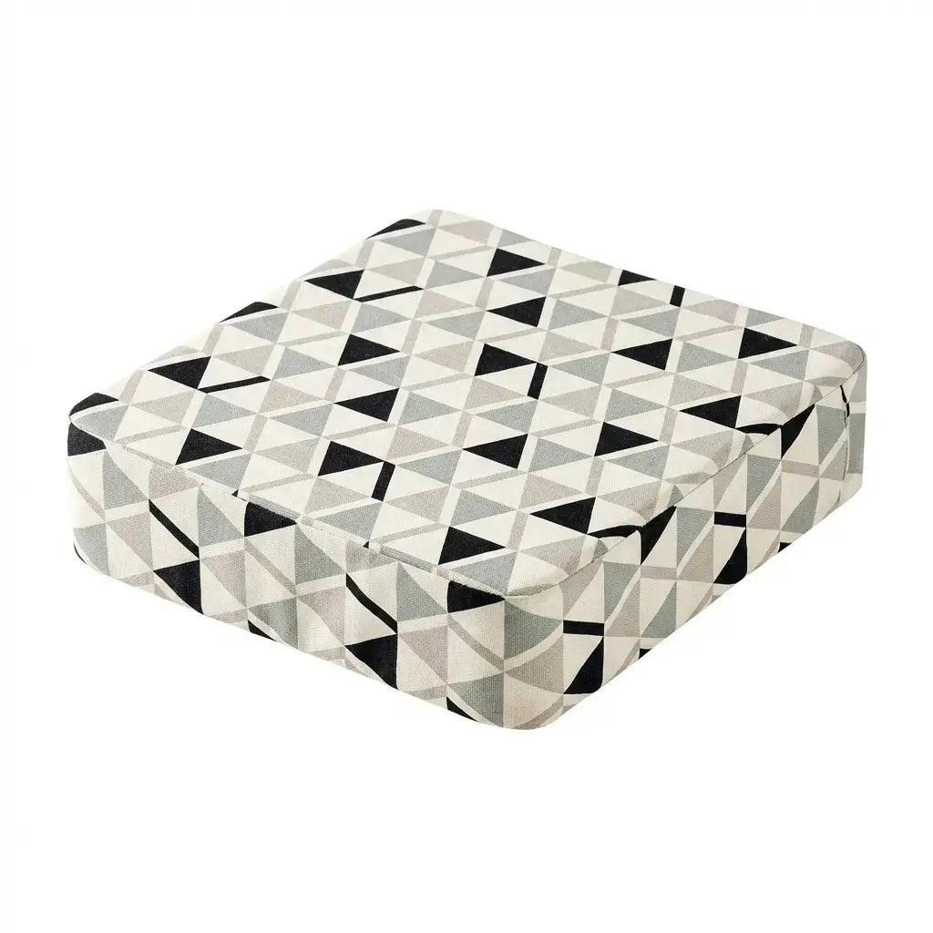 Coussin rehausseur à sangles triangle sur fond blanc
