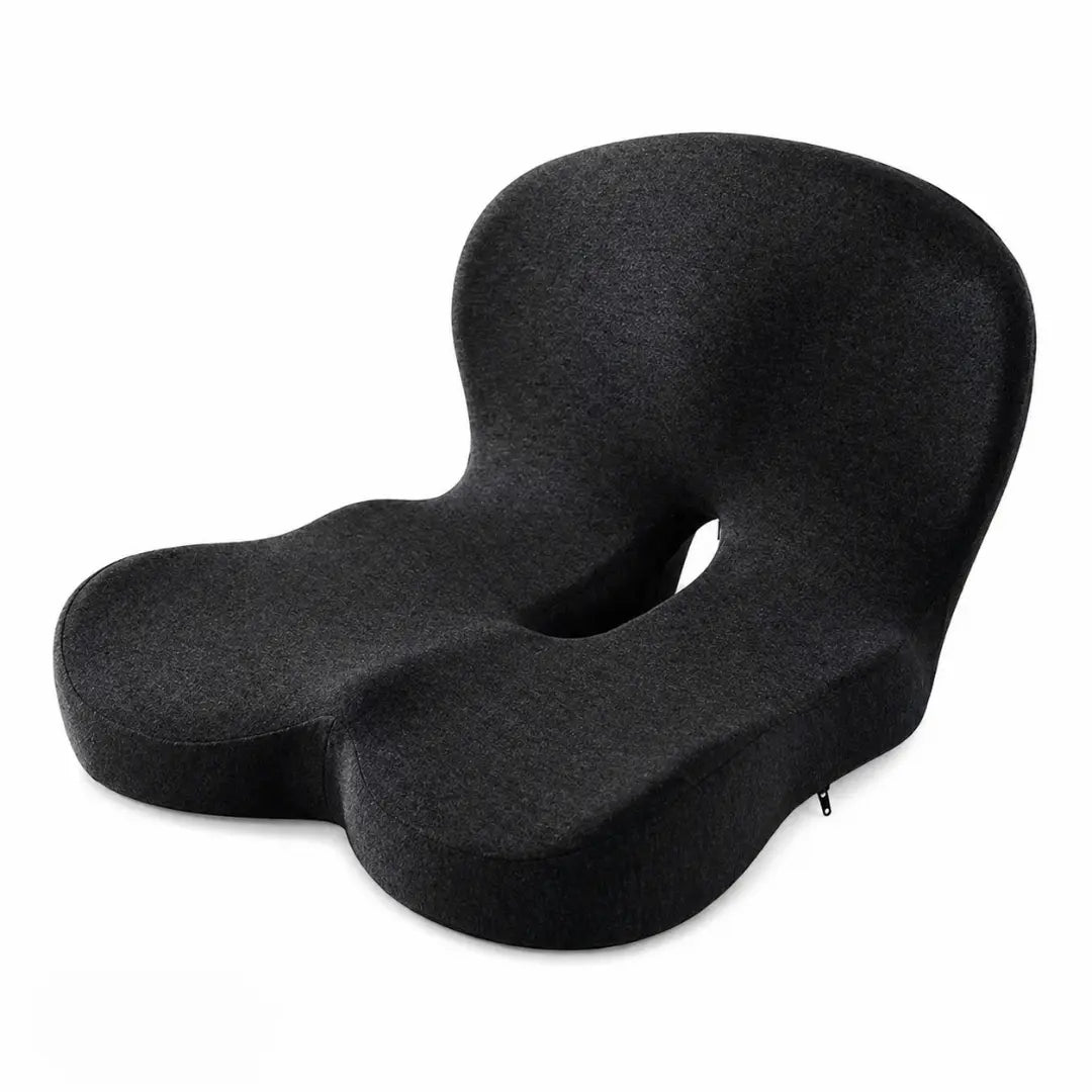 Coussin mémoire de forme coccyx noir sur fond blanc