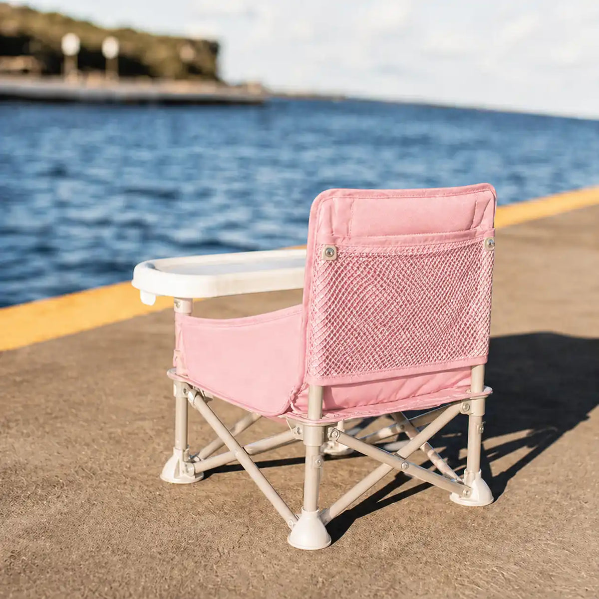 Rehausseur pliable repas rose format pliable visible mise en situation d'usage