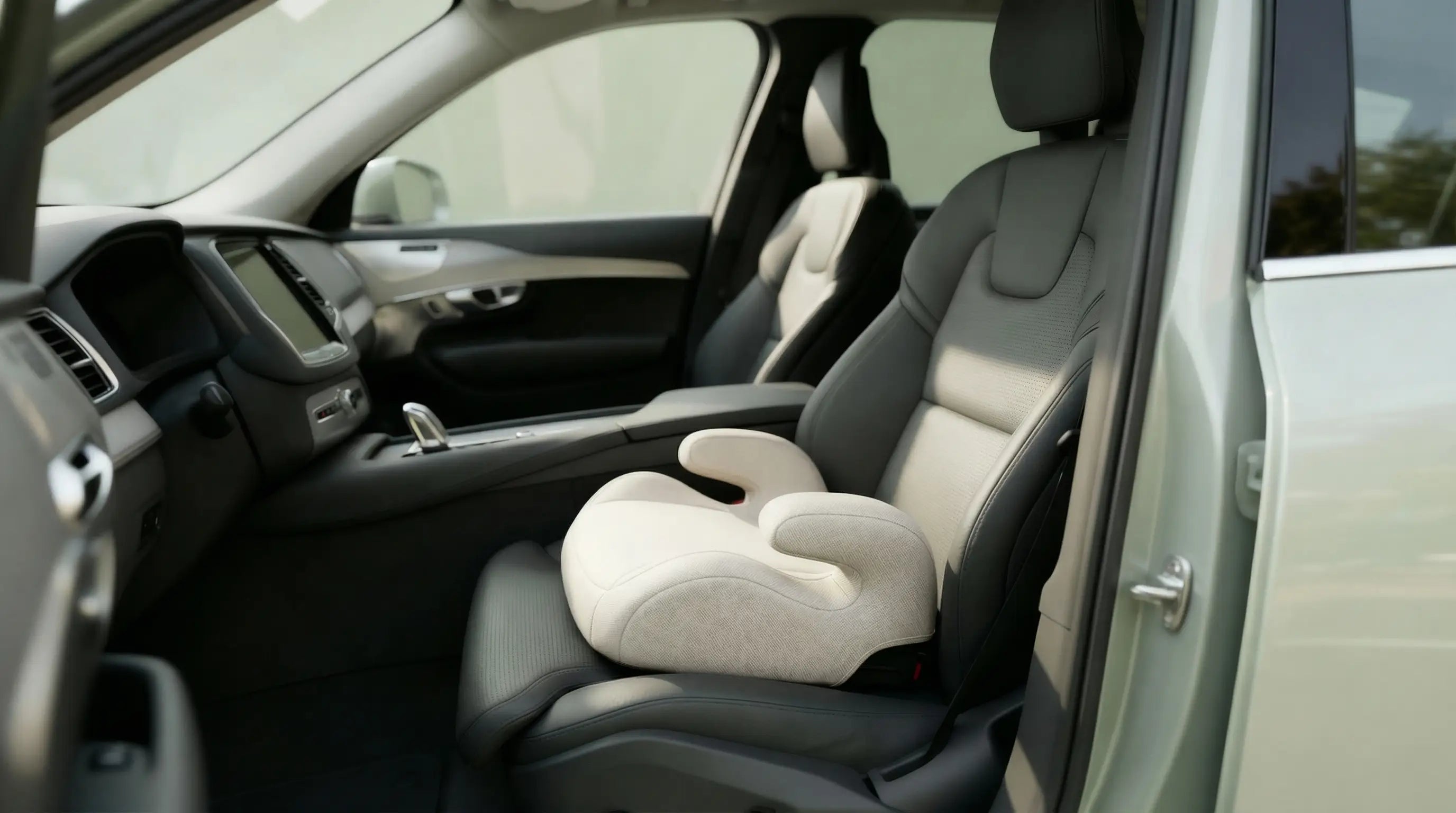 Siege auto rehausseur dans une voiture